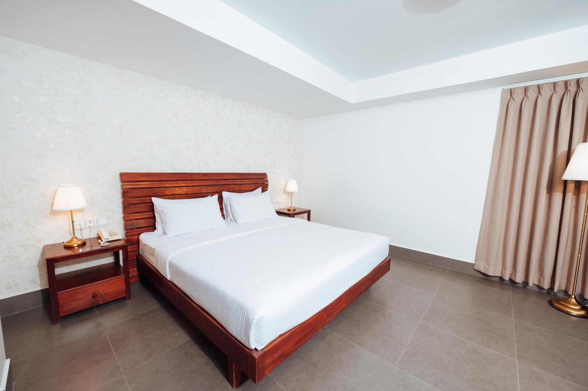 Cambodian Country Club Hotel Phnom Penh Bagian luar foto