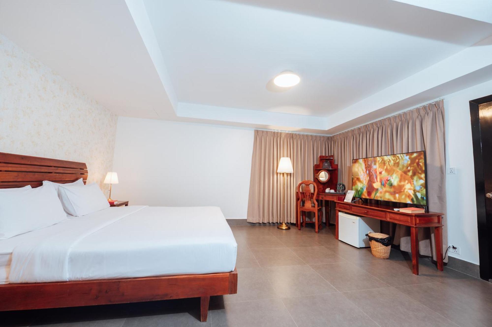 Cambodian Country Club Hotel Phnom Penh Bagian luar foto