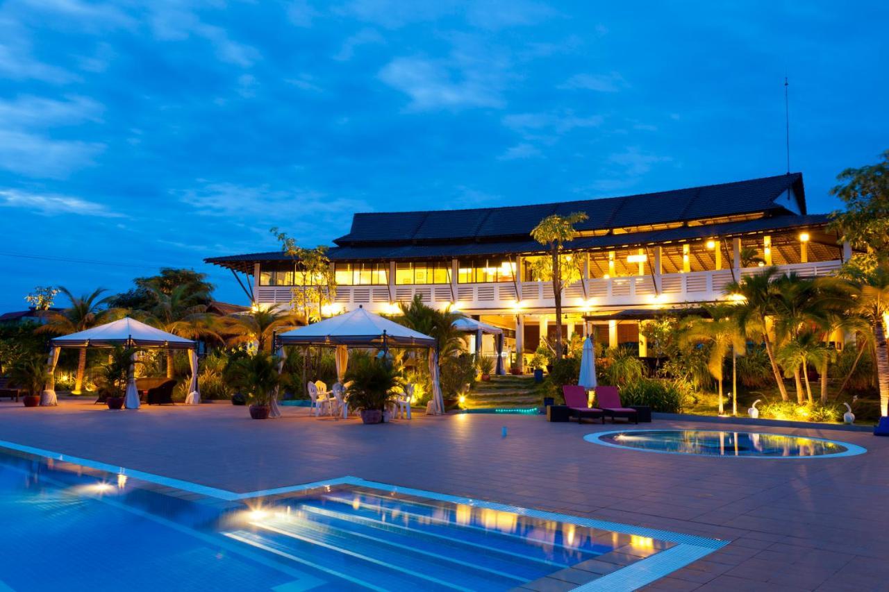 Cambodian Country Club Hotel Phnom Penh Bagian luar foto