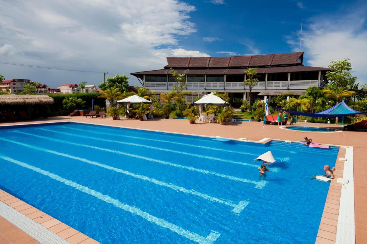 Cambodian Country Club Hotel Phnom Penh Bagian luar foto